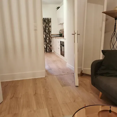 Апартаменты Cozy And Central, 4 People